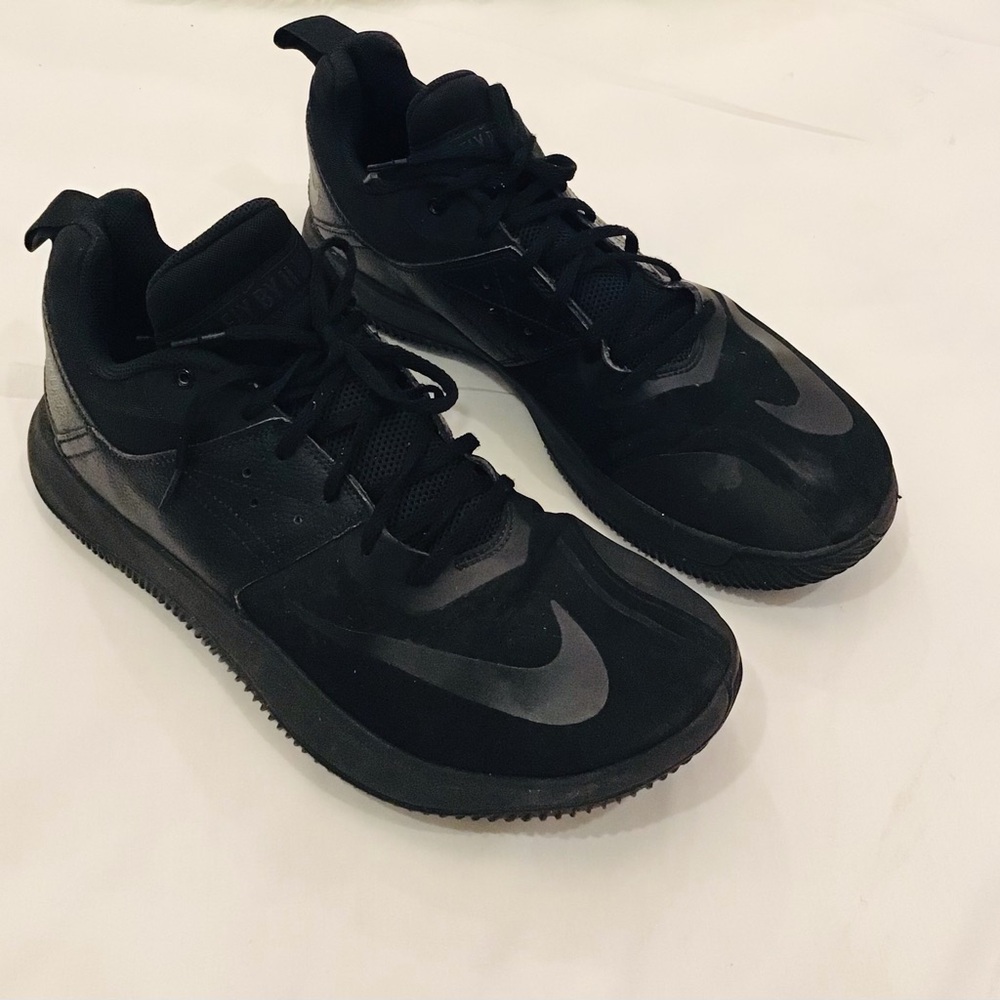 Nike Men’s Black Low-Top Athletic Sneakers